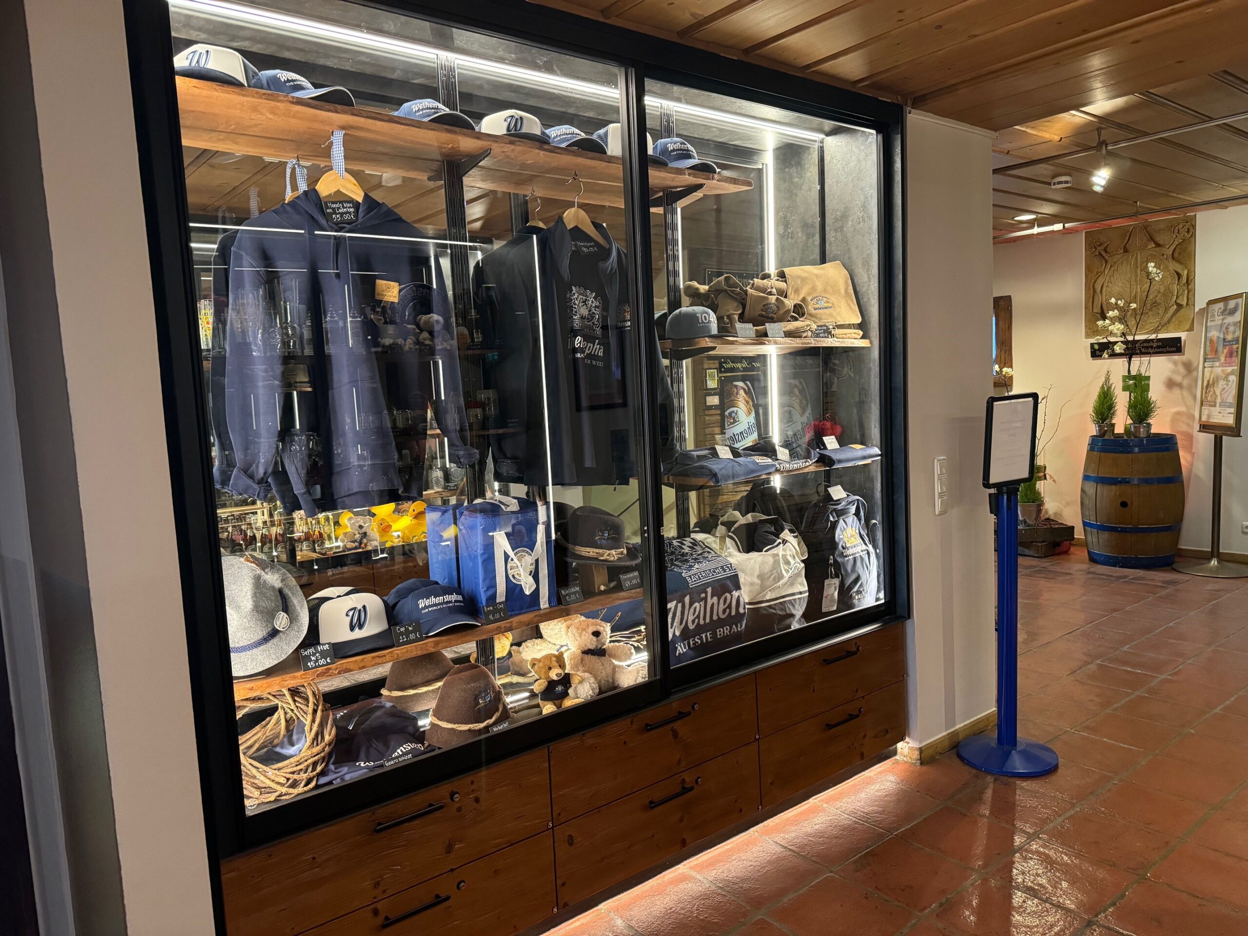 Eingang_Vitrine_2024_1