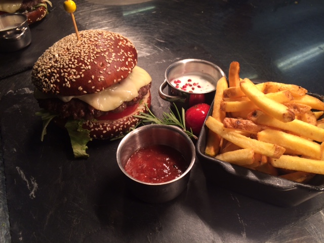 Burger_Ochsenfleisch_Laugenbrötchen